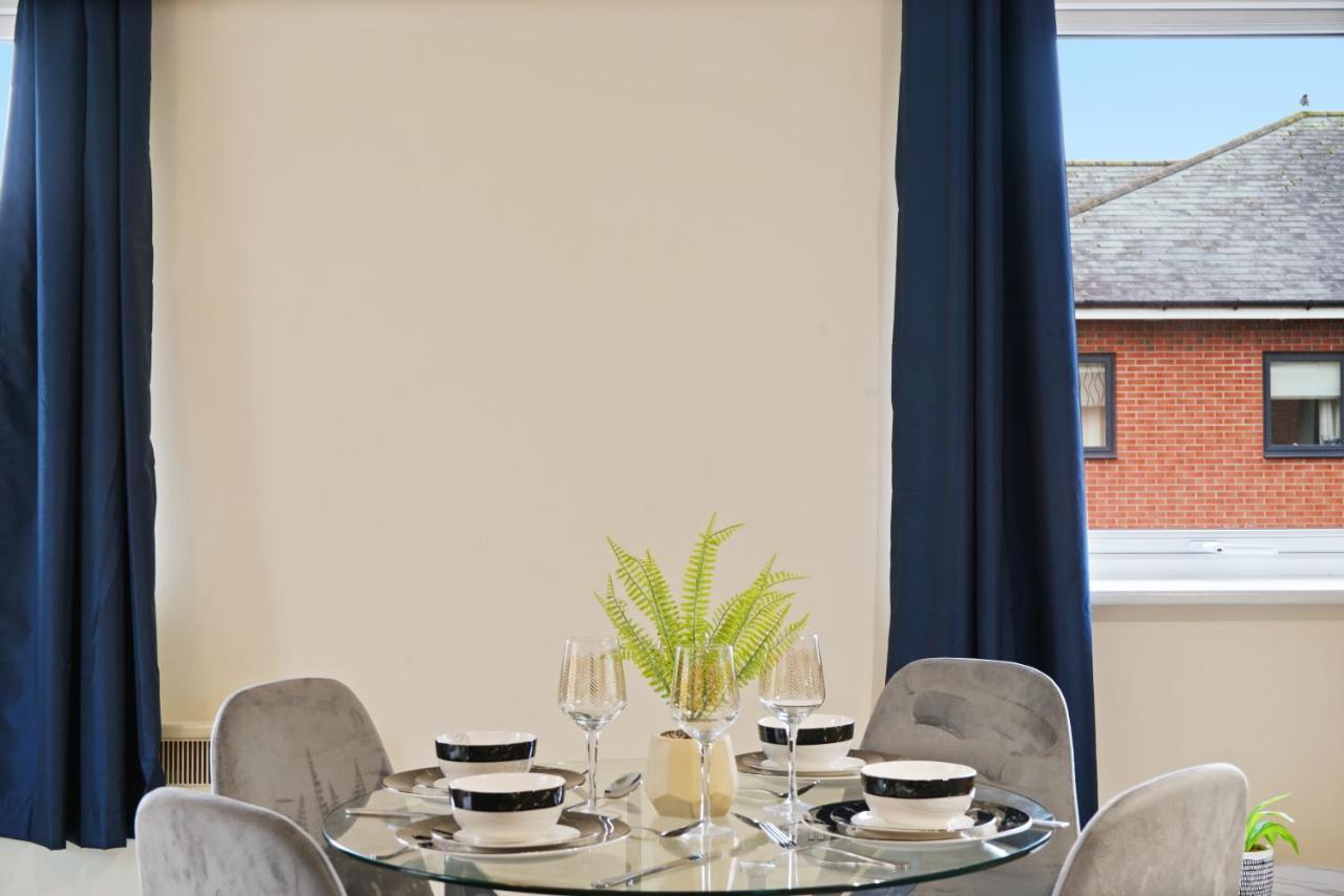Peaceful 2Br Flat With Historic Bottle Kilns View & Free Parking Located Near City Centre Stoke-on-Trent Esterno foto