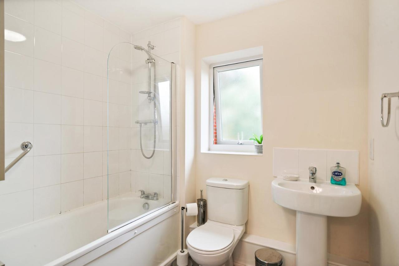 Peaceful 2Br Flat With Historic Bottle Kilns View & Free Parking Located Near City Centre Stoke-on-Trent Esterno foto