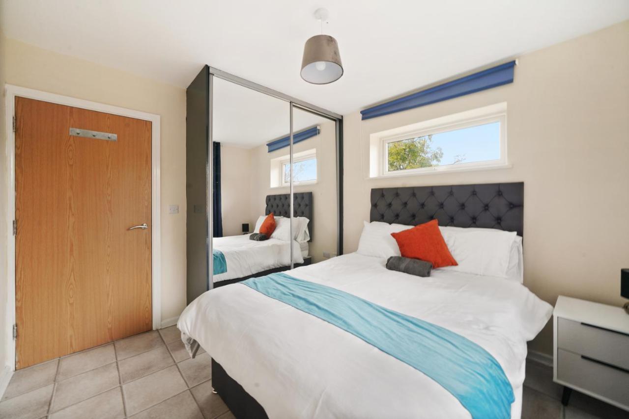 Peaceful 2Br Flat With Historic Bottle Kilns View & Free Parking Located Near City Centre Stoke-on-Trent Esterno foto