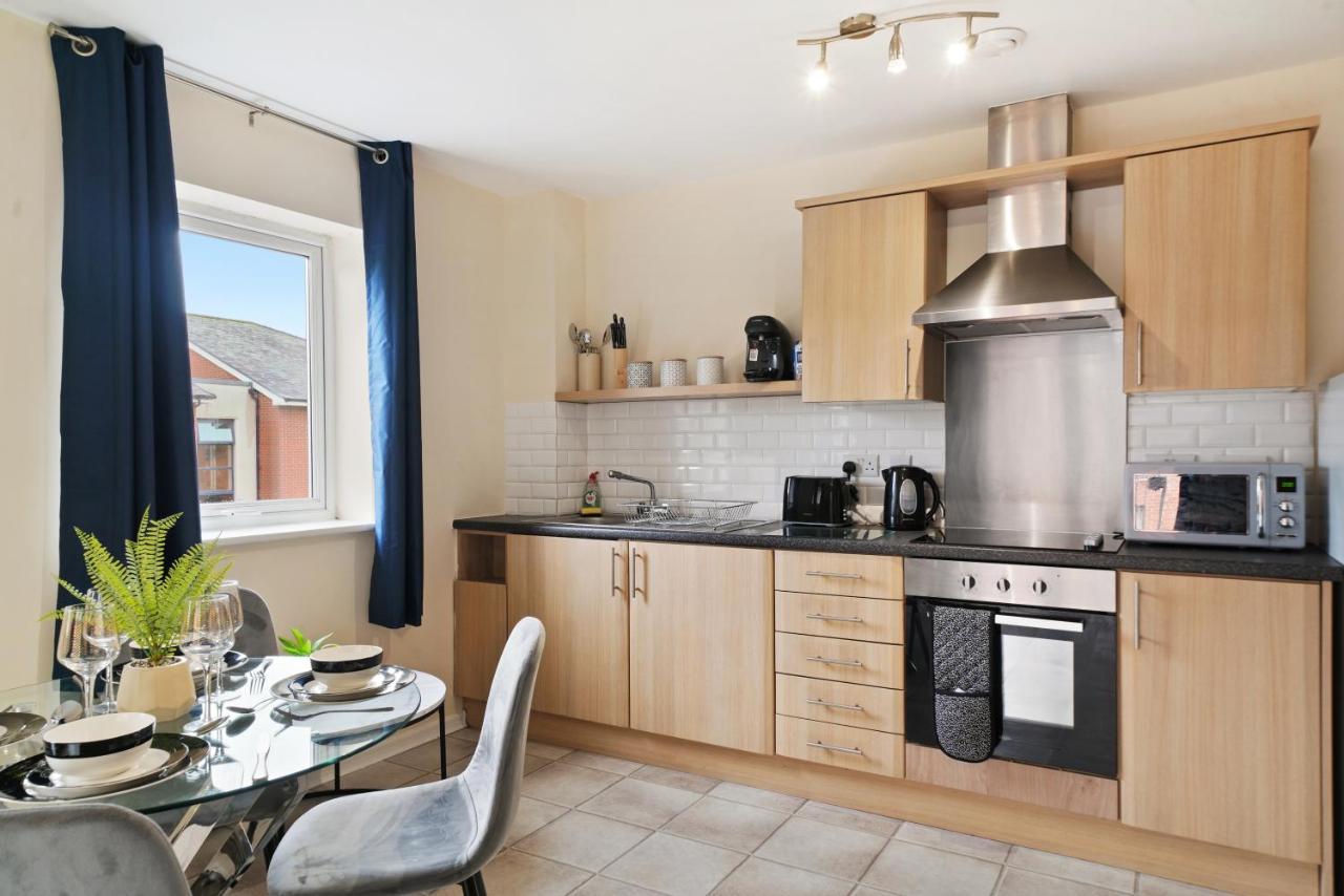 Peaceful 2Br Flat With Historic Bottle Kilns View & Free Parking Located Near City Centre Stoke-on-Trent Esterno foto