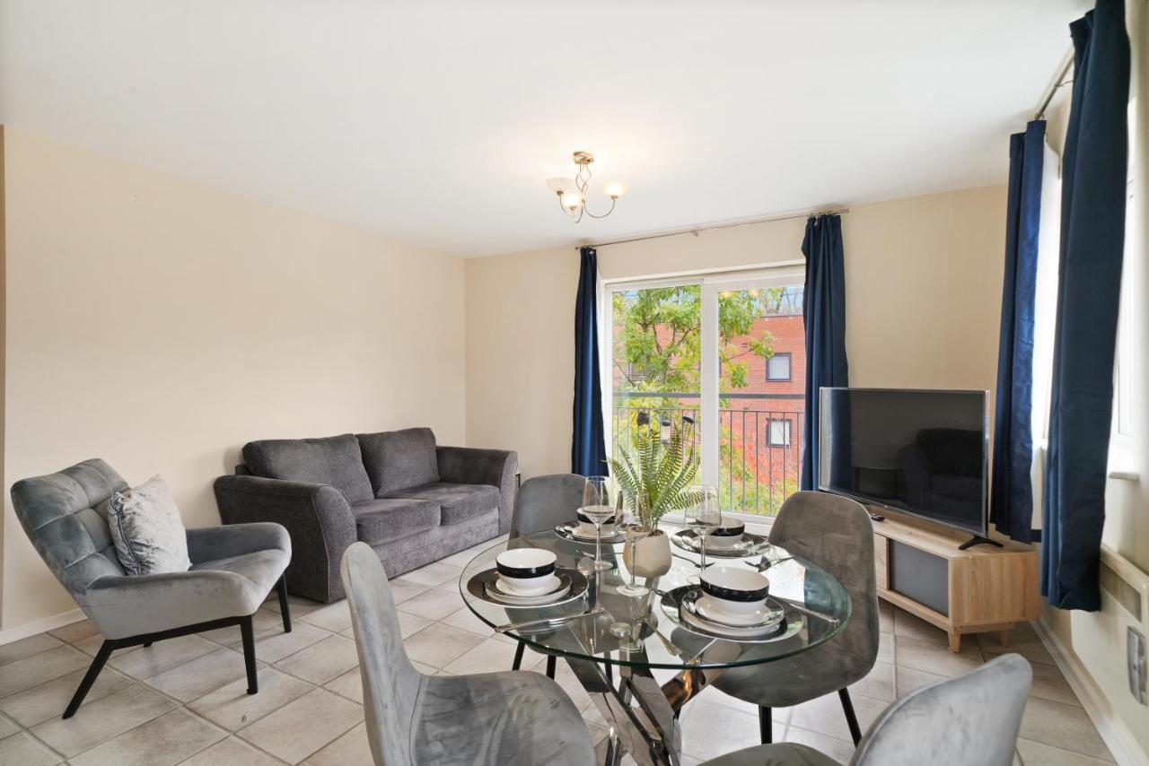 Peaceful 2Br Flat With Historic Bottle Kilns View & Free Parking Located Near City Centre Stoke-on-Trent Esterno foto