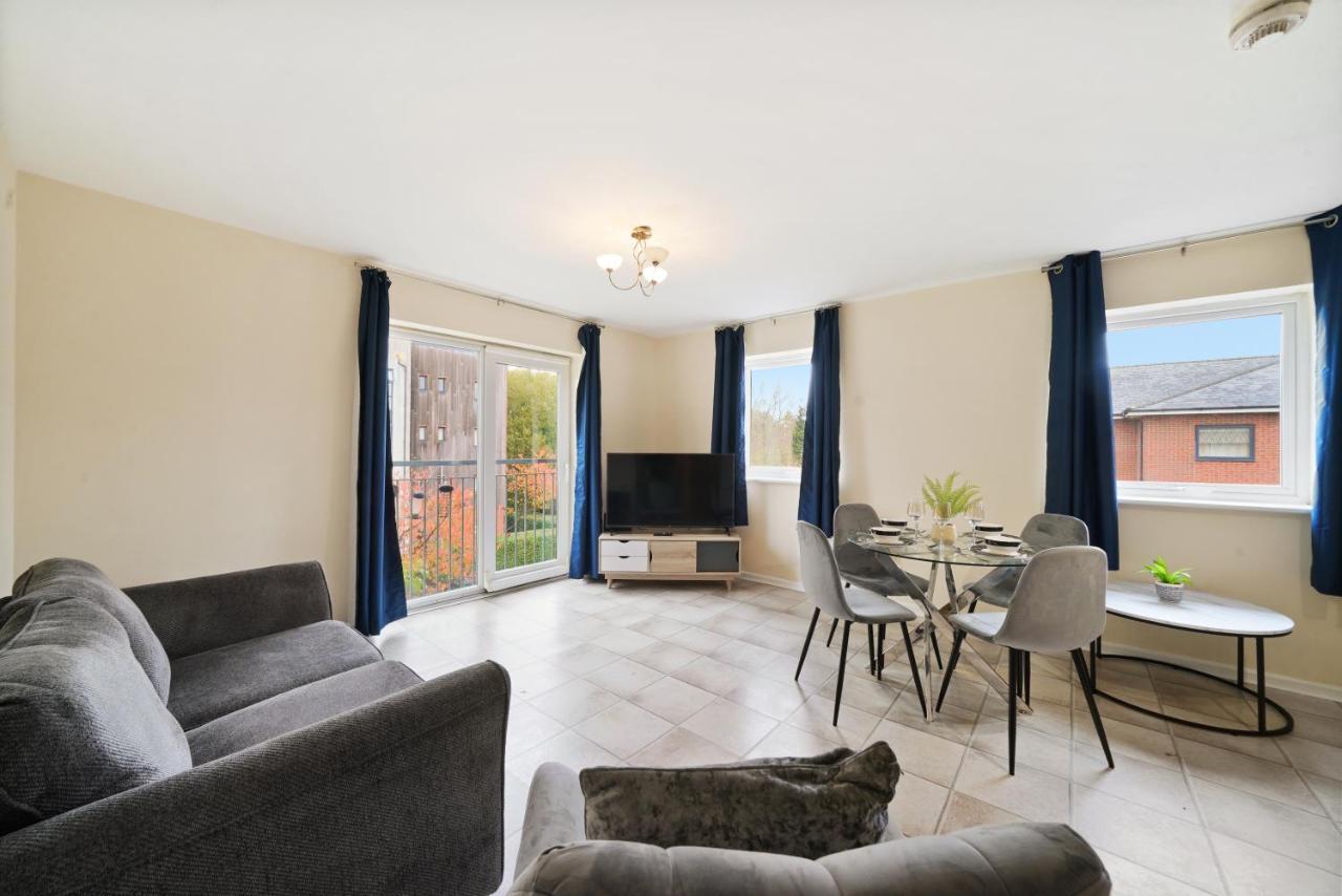 Peaceful 2Br Flat With Historic Bottle Kilns View & Free Parking Located Near City Centre Stoke-on-Trent Esterno foto
